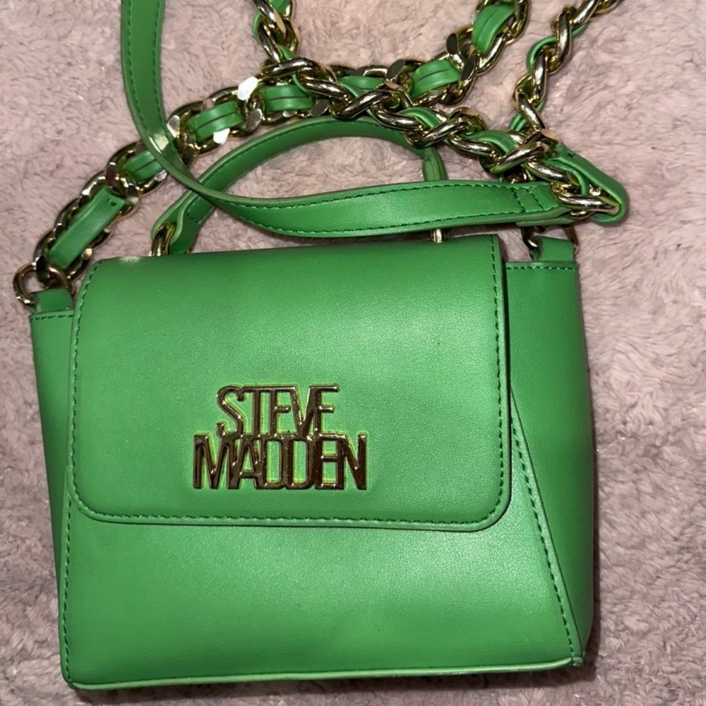 SOLD!! Steve Madden green crossbody
